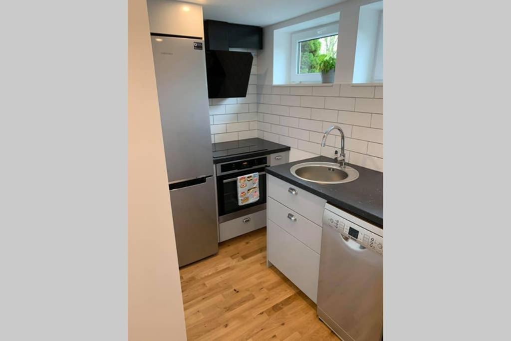 Apartmán Nyrenoverat Kaellarlaegenhet Ljungskile Exteriér fotografie