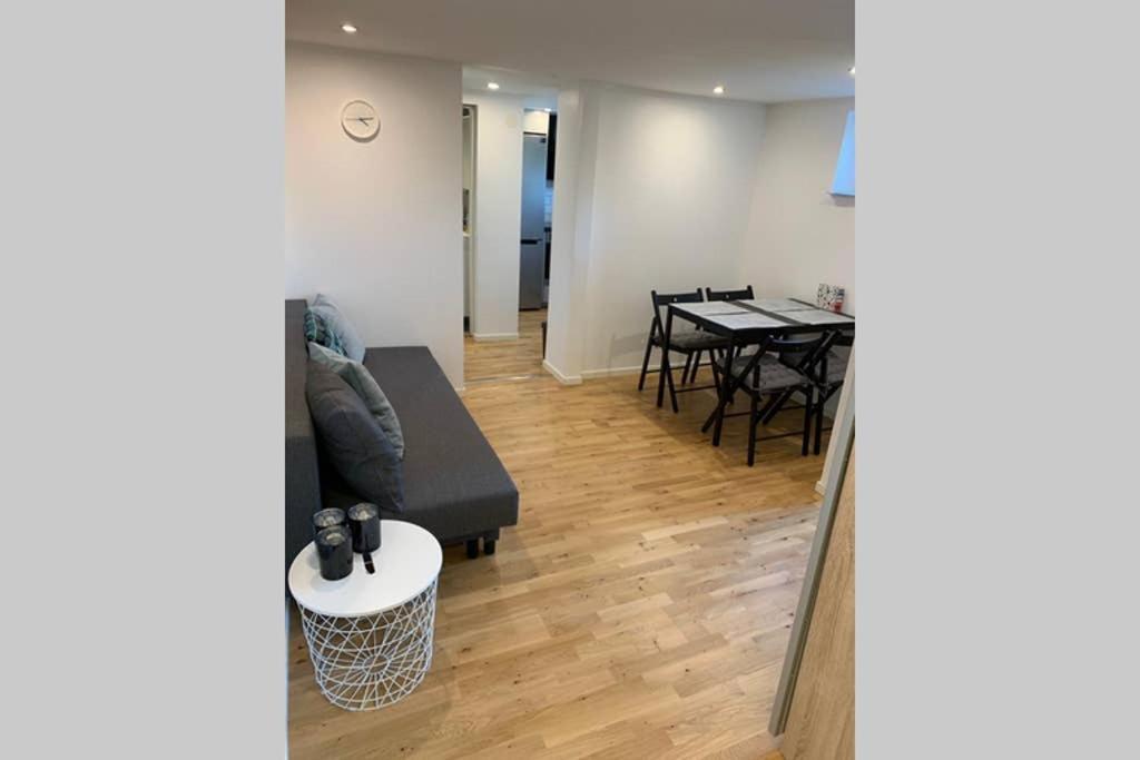 Apartmán Nyrenoverat Kaellarlaegenhet Ljungskile Exteriér fotografie